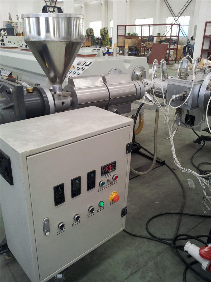 HDPE PP pipe extrusion machine (2)